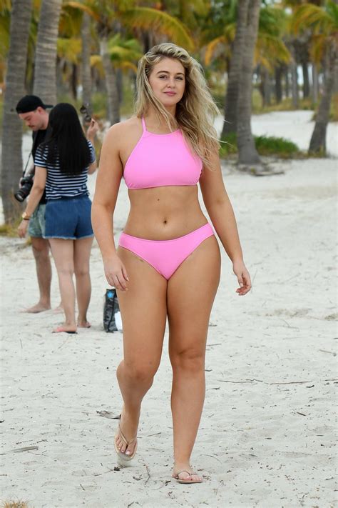 Iskra Lawrence Rocks Pink Bikini During A Beach Photoshoot For Aerie In