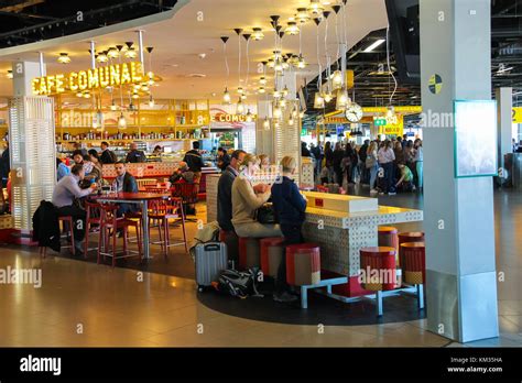 Schiphol Airport Amsterdam Food Hi Res Stock Photography And Images Alamy