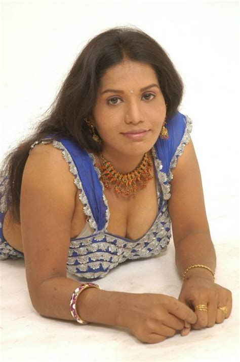 Devi Fleshy And Sexy In Cleavage Show