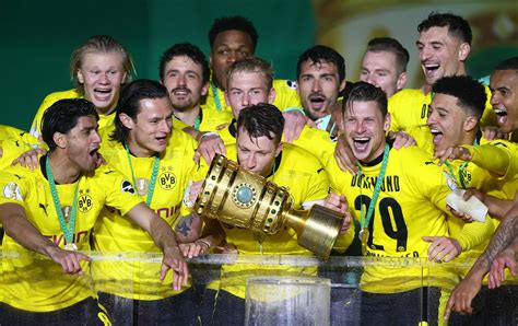 Dfb Pokal 2021 So Feiert Borussia Dortmund Den Pokalsieg