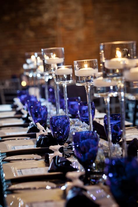 Wedding place settings with silver details. Boba's blog: blue and silver wedding