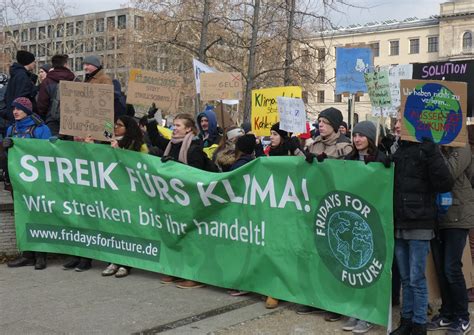 Liebessprüche lustige.wie der name schon sagt, findet ihr hier sprüche zu jedem anlass. File:Streik fürs Klima! Fridays for Future, Berlin, 25.01 ...