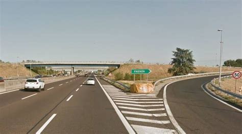 uso della corsia libera piÙ a destra in autostrada cosa dice il codice della strada
