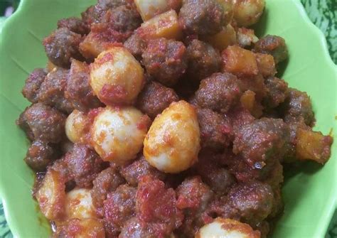 Daging sapi.rebus hingga lembut•kentang ukuran sedang potong potong•telur puyuh rebus. Resep Sambel goreng bola daging mix telur puyuh dan ...