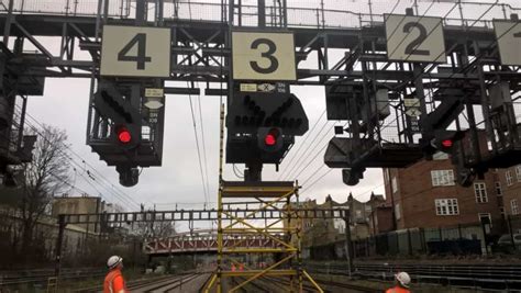 How Do Railway And Train Signals Work And How Do Trains Know The Track