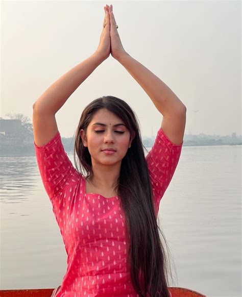 Kolkata Bengali Actress Rittika Sen Trendy Look Navel Show Photos