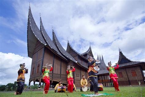 Foto Mengenal Kebudayaan Suku Minangkabau Halaman 2