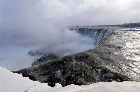 Polar Vortex Turns Niagara Falls Into Frozen Wonderland Time