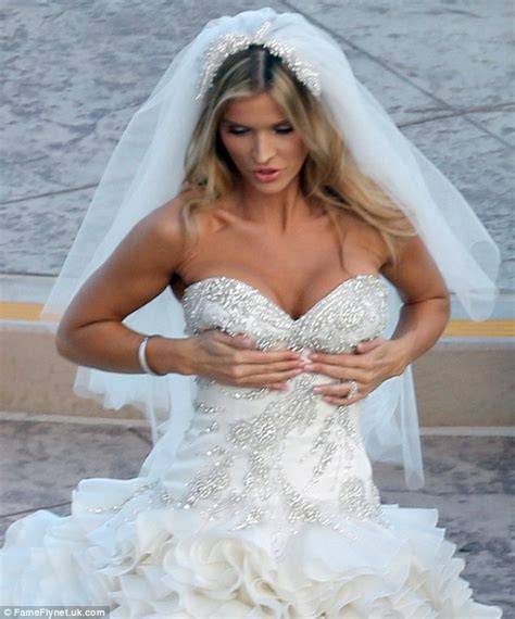 Real Housewives Of Miami S Joanna Krupa Marries On Off Boyfriend Romain
