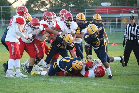 Crestwood Football Rolls Past Melvindale W Photo Gallery The News Herald