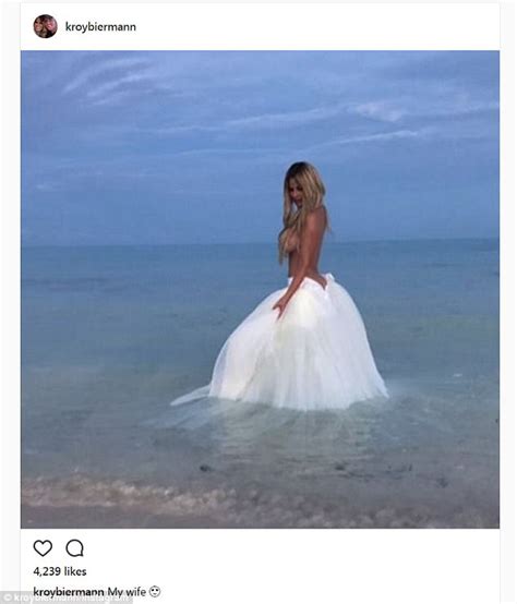 Kim Zolciak Goes Topless After Vow Renewal Ceremony Daily Mail Online