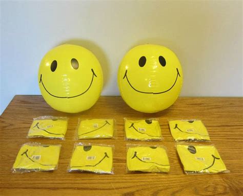 10 NEW LARGE 15 SMILE FACE INFLATABLE BEACH BALLS POOL BEACHBALL PARTY