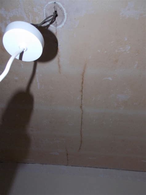 Heavy moisture, from large storms, improper roof drainage or a plumbing leak from the floor above. Cracks in ceiling repairable? | DIYnot Forums