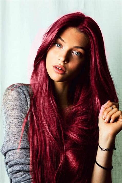 cheveux rose foncé blouse grise coloration rose foncé bracelets noirs hair color 2016 red