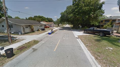 Naked 4 Year Old Found Wandering Florida Neighborhood Cops Miami Herald