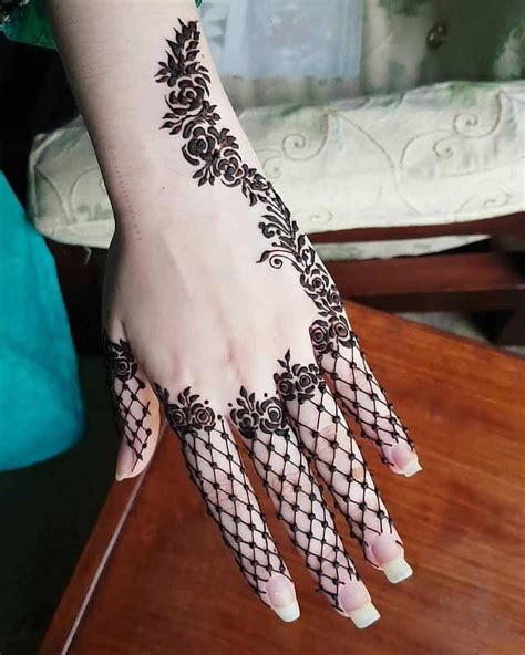 Most attractive and beatiful mehndi designs for you. Latest Mehndi Designs Simple and Easy collection