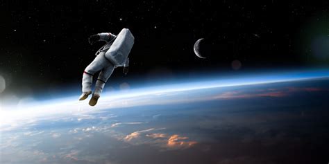 Astronaut Floating In Space Stockfoto En Meer Beelden Van Astronaut