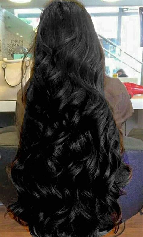 For this casual and beautiful look you need to give your long hair some voluminous, immense curls and do a half ponytail. Full thick, beautiful hair | Cabelo comprido, Cabelo longo ...