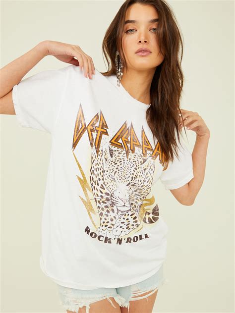 Def Leppard Graphic Band Tee In Whispering White Altard State