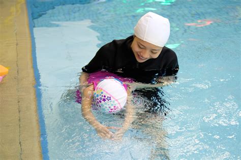 萌帆亲子游泳：婴幼儿游泳如何选择正规的游泳馆？