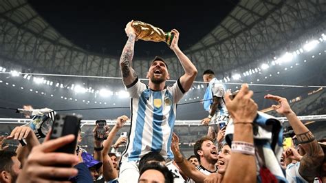 Messi E A Taça Fotógrafo Conta Como Fez A Foto Mais Curtida Na