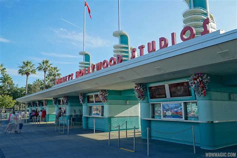 Photos Holiday Decorations Now Up At Disneys Hollywood Studios