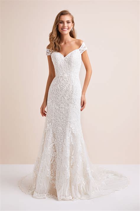 Purchase your favorite 2021 style lace wedding dresses right now, you can also get a big discount. Beaded Lace Off-the-Shoulder Mermaid Wedding Dress-xtcwg808