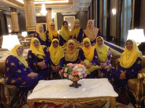 Silakan dilihat kumpulan rangkaian nama ini untuk dikombinasikan dengan nama bayi perempuan lainnya yang sudah ada di blog ini untuk menjadi ide dan inspirasi dalam menetapkan nama untuk. LAWATAN KE ISTANA NEGARA DAN ANGKASAPURI KUMPULAN KOIR ...