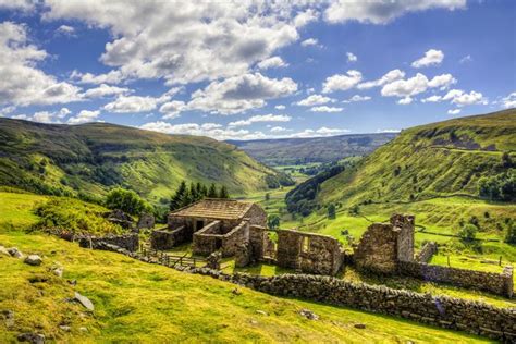 12 Best Hikes In The Yorkshire Dales National Park Atlas And Boots