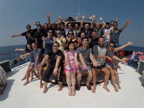 Mv Hallelujah 16 Liveaboard Group Photo Big Blue Diving Khao Lak