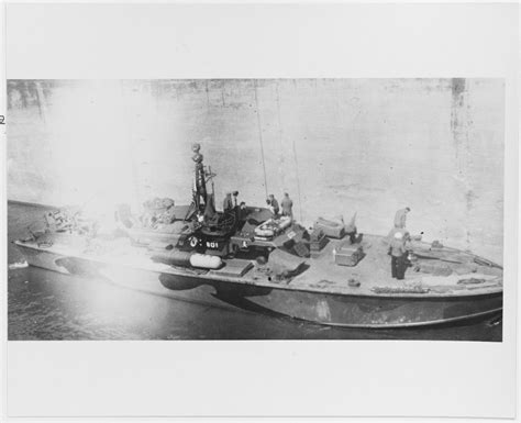 Nh 76091 Uss Pt 601 Photographed From Uss Lsmr 509 In Lock 41 On The