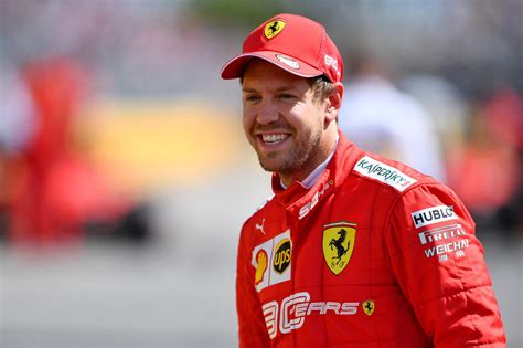 Sebastian vettel trägt den frontflügel seines ferraris: Sebastian Vettel: Ist Baby Nr. 3 unterwegs? | GALA.de
