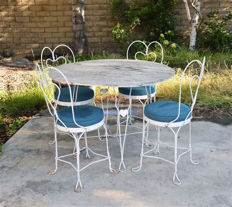 Using Solid Colors In Outdoor Furniture Kovi Iron Patio Furniture