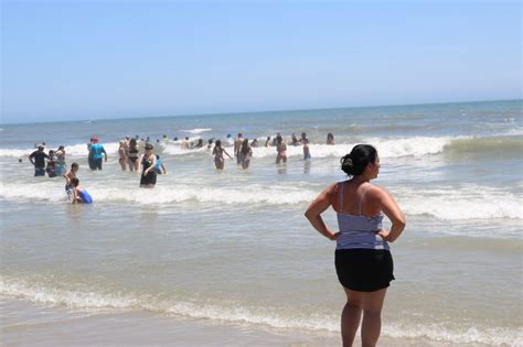 Beachgoers Boardwalk Crowds Beat The Heat Fox Real Estate