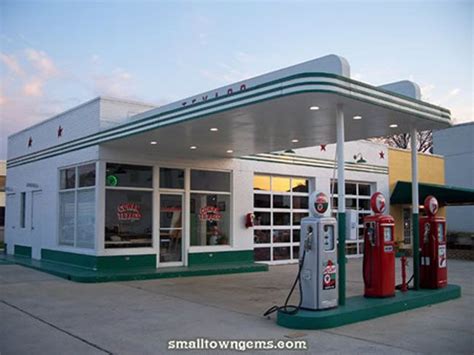 Garage Auto Old Garage Garage Cafe Garage Decor Old Gas Pumps