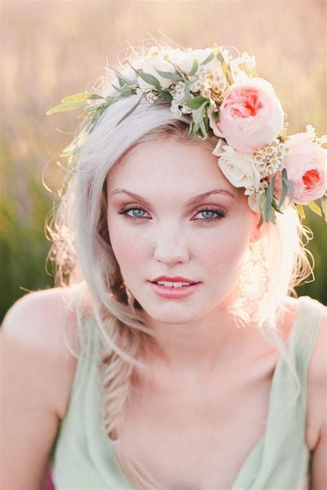 22 wedding hairstyles for the artistic bride modwedding flowers in hair wedding hairstyles