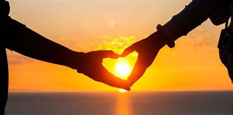 Lovers Hand Heart Ocean Sunset1000x495 Newport Medical And Wellness