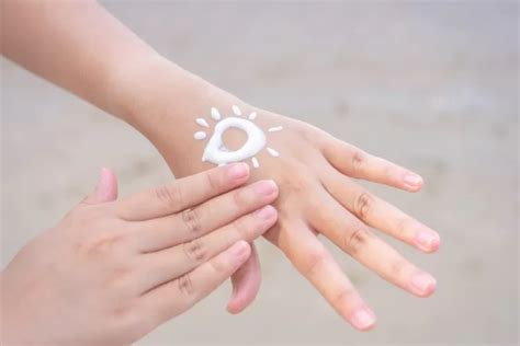 Sering Dikira Sama Ini Perbedaan Sunscreen Dan Sunblock Indozone