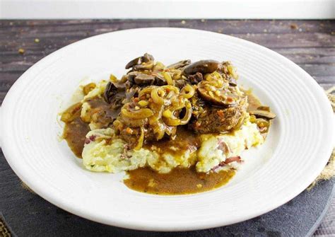 Cut steak into large chunks toss steak in worcestershire sauce and the seasoning salt in a shallow dish, pour in the flour, onion powder, garlic powder, and seasoning. Mushroom And Onion Smothered Cube Steak {Easy Cube Steak}