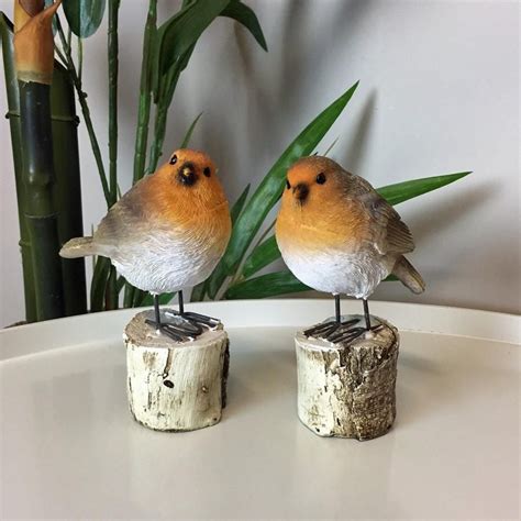 Set Of Two Robins On Logs Round Ornaments Pallet Delivery