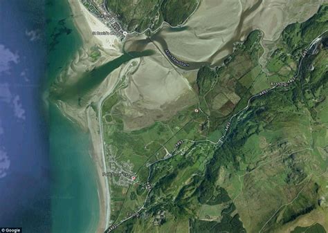 Welsh Village Fairbourne To Be Decommissioned As It Will Be Lost To The Sea Daily Mail Online