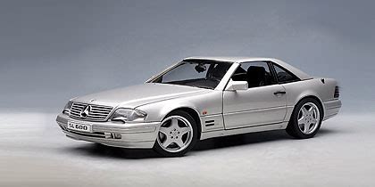 Gloria also has her own black sl, so presumably this car was reused when her car appeared in sl r107 existed with a fixed top, the slc c107. Mercedes Benz SL 600 -R129- (1993) Autoart 76231 1/18