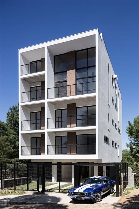 Is it better to rent an apartment in japan? Luciano Lerner Basso, Marcelo Donadussi · Quattro ...