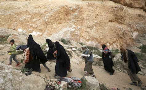 Hundreds Surrender In Last Isis Enclave As Sdf Advance The Epoch Times