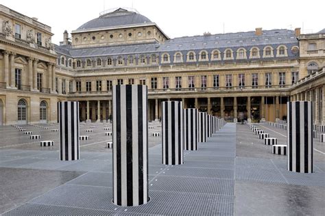 Les Colonnes De Buren Palais Royal - Palais Royal | Colonnes de buren, Paris, Palais royal paris