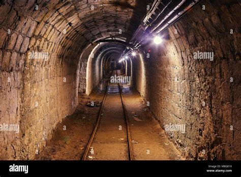 Railway Tunnel Shaft Hi Res Stock Photography And Images Alamy