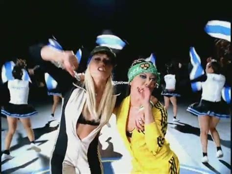 Hollaback Girl Music Video Gwen Stefani Image 18761114 Fanpop