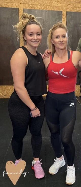 fit mom and daughter r muscularmilf