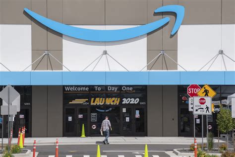 Amazon opens massive facility on the West Plains | The Spokesman-Review