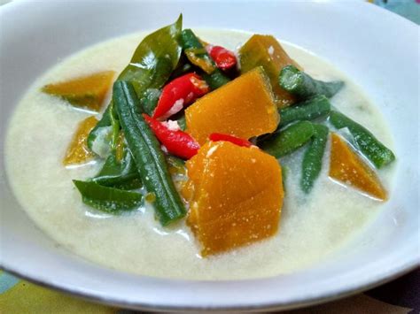 Di indonesia sendiri sudah banyak resep makanan sayur yang lezat dan menyehatkan. Resep Sayur Lodeh Labu Kuning Enak Kuah Santan Putih Segar